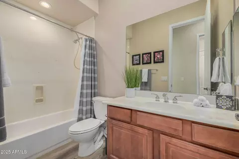 Bath - 1836 E Desert Ln, Phoenix, AZ 85042 photo 3 of 4