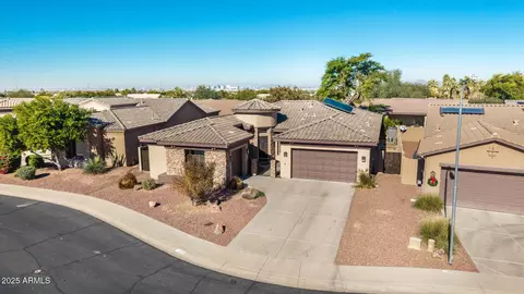 View/Area - 1836 E Desert Ln, Phoenix, AZ 85042 photo 1 of 17