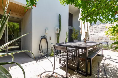 Exterior - 3263 E Camelback Rd, Phoenix, AZ 85018 photo 6 of 6