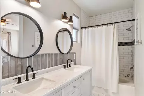 Bath - 3841 E Baars Ave, Gilbert, AZ 85297 photo 2 of 3