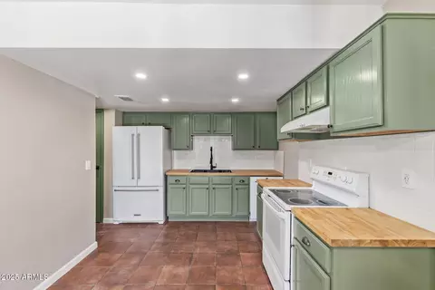 Kitchen - 3511 E Baseline Rd #1140, Phoenix, AZ 85042 photo 3 of 5