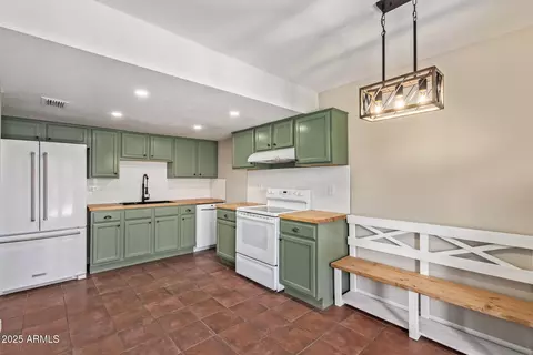 Kitchen - 3511 E Baseline Rd #1140, Phoenix, AZ 85042 photo 1 of 5