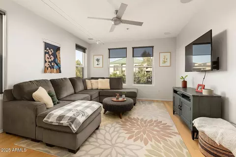 Living - 706 E Washington St #114, Phoenix, AZ 85034 photo 1 of 2