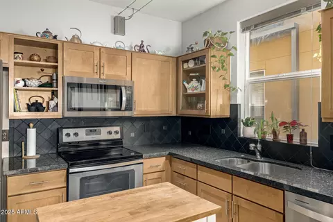 Kitchen - 706 E Washington St #114, Phoenix, AZ 85034 photo 3 of 4