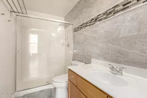 Bath - 706 E Washington St #114, Phoenix, AZ 85034 photo 1 of 2