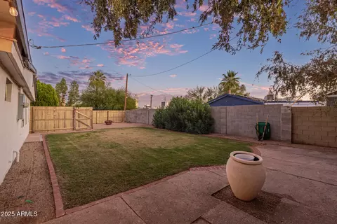 Exterior - 3610 N 8th Ave, Phoenix, AZ 85013 photo 5 of 16
