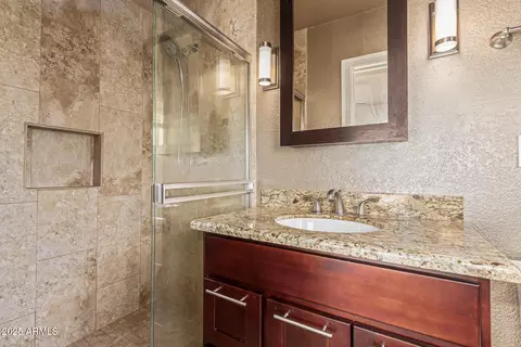 Bath - 3610 N 8th Ave, Phoenix, AZ 85013 photo 2 of 2