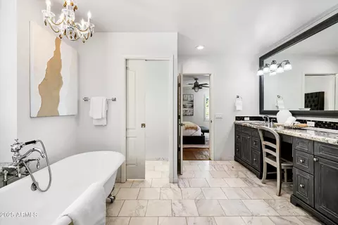 Bath - 4826 N 34th Pl, Phoenix, AZ 85018 photo 2 of 4