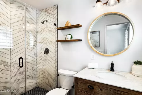 Bath - 4826 N 34th Pl, Phoenix, AZ 85018 photo 3 of 4