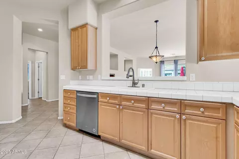 Kitchen - 545 E Krista Way, Tempe, AZ 85284 photo 2 of 4