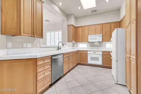 Kitchen - 545 E Krista Way, Tempe, AZ 85284 photo 4 of 4