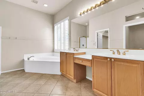 Bath - 545 E Krista Way, Tempe, AZ 85284 photo 2 of 3