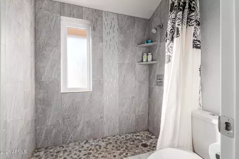 Bath - 6509 N 10th Pl, Phoenix, AZ 85014 photo 4 of 4