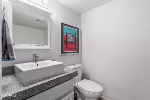 Bath - 6509 N 10th Pl, Phoenix, AZ 85014 photo 2 of 4