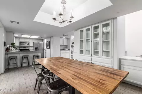 Dining - 6509 N 10th Pl, Phoenix, AZ 85014 photo 1 of 2