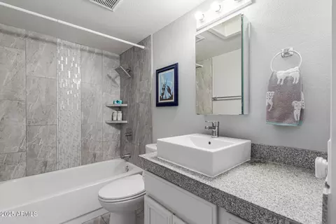 Bath - 6509 N 10th Pl, Phoenix, AZ 85014 photo 1 of 4