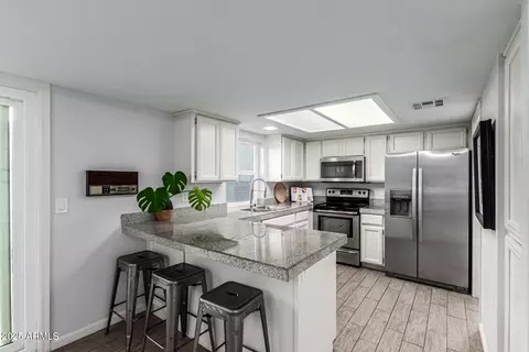 Kitchen - 6509 N 10th Pl, Phoenix, AZ 85014 photo 1 of 2
