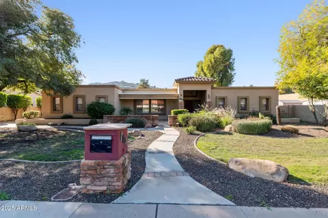 702 W Moon Valley Dr, Phoenix, AZ 85023