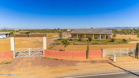 13570 W Manville Rd, Tucson, AZ 85743