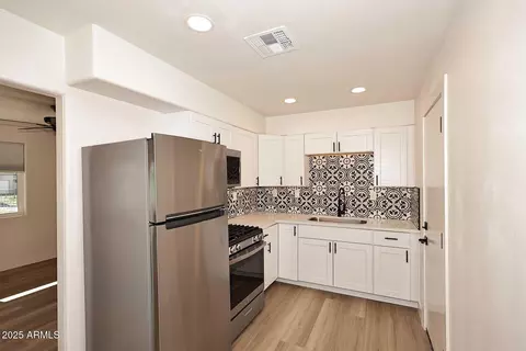 Kitchen - 1136 Eva St, Phoenix, AZ 85020 photo 1 of 3