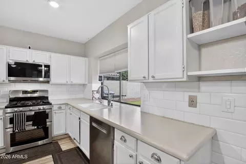 Kitchen - 1202 W Iris Dr, Gilbert, AZ 85233 photo 7 of 8