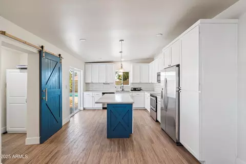 Kitchen - 1939 E Alameda Dr, Tempe, AZ 85282 photo 4 of 5