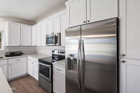 Kitchen - 1939 E Alameda Dr, Tempe, AZ 85282 photo 5 of 5