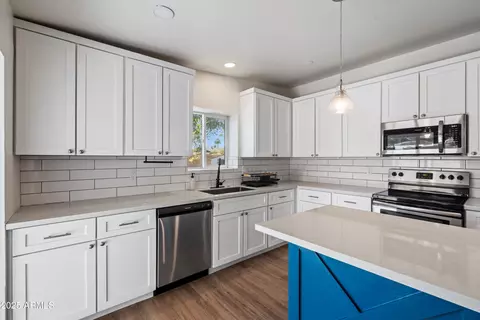 Kitchen - 1939 E Alameda Dr, Tempe, AZ 85282 photo 3 of 5