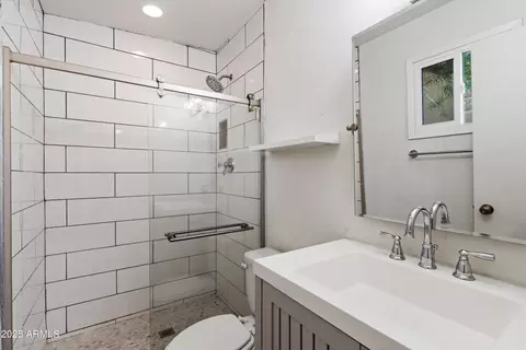 Bath - 1939 E Alameda Dr, Tempe, AZ 85282 photo 1 of 2