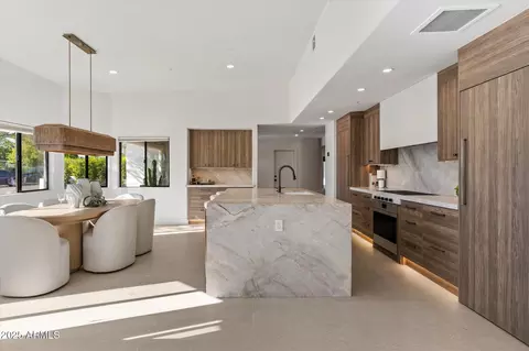 7042 E Orange Blossom Ln, Paradise Valley, AZ 85253