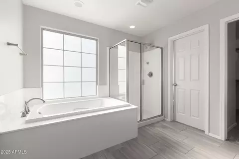 Bath - 232 N 56th Pl, Mesa, AZ 85205 photo 1 of 4