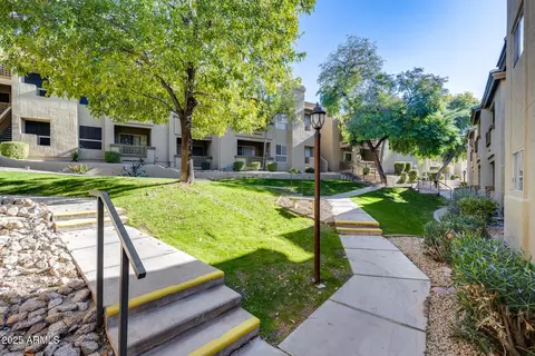 Exterior - 1880 E Morten Ave #121, Phoenix, AZ 85020 photo 6 of 6