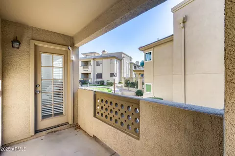 Exterior - 1880 E Morten Ave #121, Phoenix, AZ 85020 photo 2 of 6