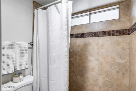 Bath - 1880 E Morten Ave #121, Phoenix, AZ 85020 photo 2 of 4