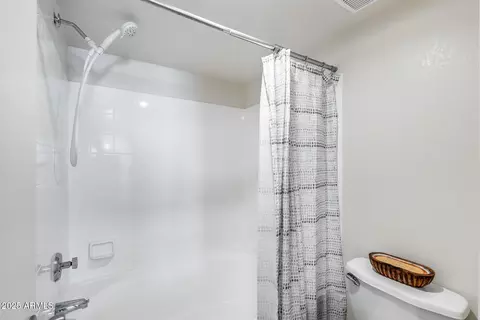 Bath - 1880 E Morten Ave #121, Phoenix, AZ 85020 photo 4 of 4