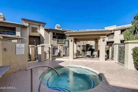 Exterior - 1880 E Morten Ave #121, Phoenix, AZ 85020 photo 4 of 6