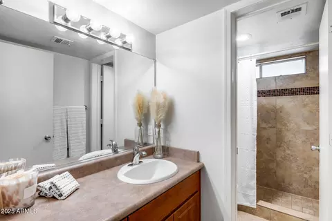 Bath - 1880 E Morten Ave #121, Phoenix, AZ 85020 photo 1 of 4