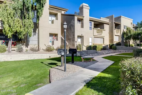 Exterior - 1880 E Morten Ave #121, Phoenix, AZ 85020 photo 5 of 6