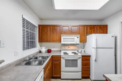Kitchen - 1880 E Morten Ave #121, Phoenix, AZ 85020 photo 1 of 3