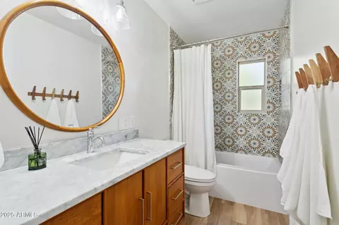 Bath - 6146 N 18th Ave, Phoenix, AZ 85015 photo 2 of 3