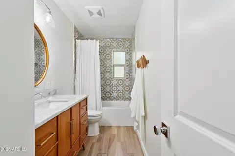 Bath - 6146 N 18th Ave, Phoenix, AZ 85015 photo 1 of 3