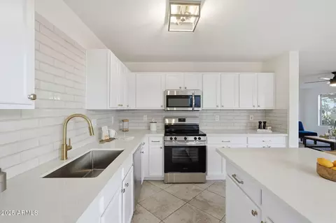 Kitchen - 3287 S Bowman Rd, Apache Junction, AZ 85119 photo 3 of 5