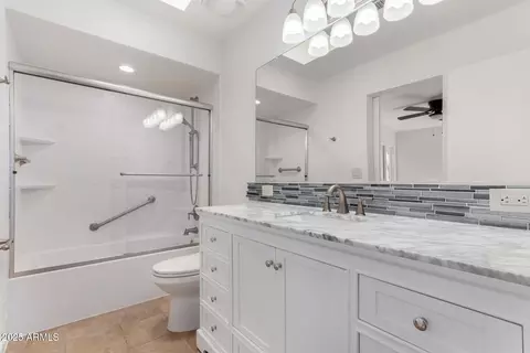 Bath - 4546 E Renee Dr, Phoenix, AZ 85050 photo 3 of 4