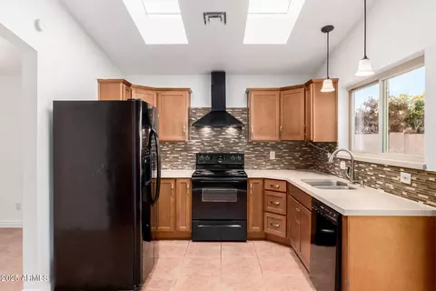 Kitchen - 4546 E Renee Dr, Phoenix, AZ 85050 photo 3 of 4