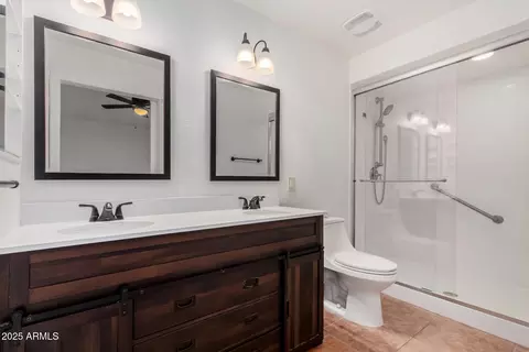 Bath - 4546 E Renee Dr, Phoenix, AZ 85050 photo 1 of 4