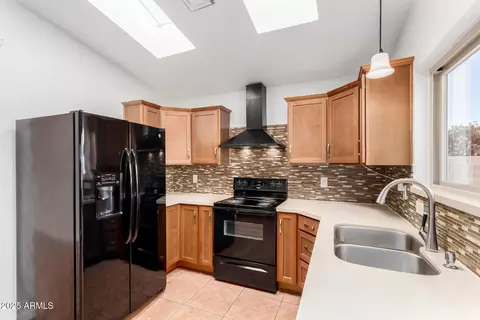 Kitchen - 4546 E Renee Dr, Phoenix, AZ 85050 photo 4 of 4