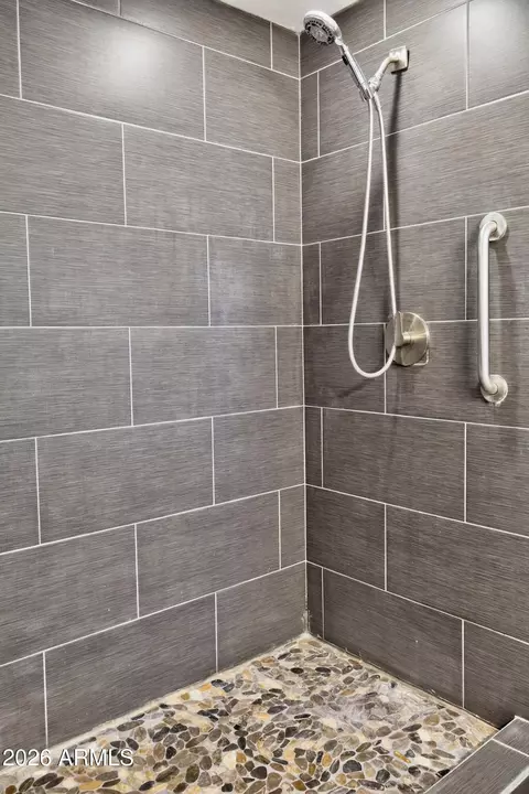 Bath - 2210 E Cambridge Ave, Phoenix, AZ 85006 photo 6 of 6