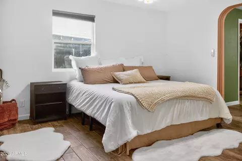 Bedroom - 2210 E Cambridge Ave, Phoenix, AZ 85006 photo 4 of 5