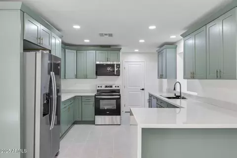 Kitchen - 1802 E Ardmore Dr, Phoenix, AZ 85042 photo 1 of 4