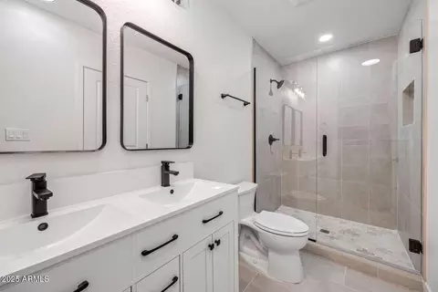 Bath - 1802 E Ardmore Dr, Phoenix, AZ 85042 photo 1 of 5